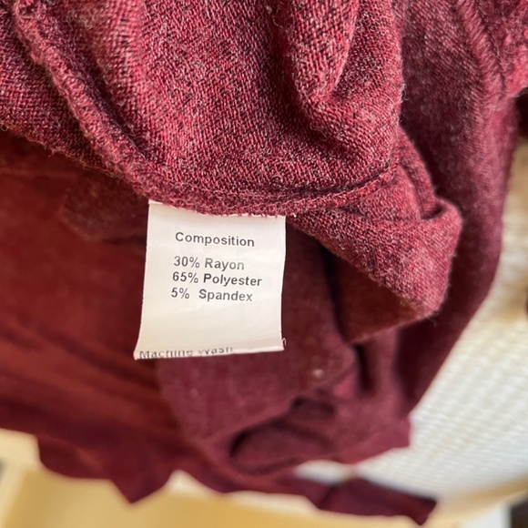 Six/Fifty Women's Sz. M Red Soft Fuzzy Sweatshirt w/Thumb Loops - Picture 6 of 6